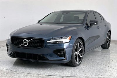 2024 Volvo S60 B5 Core Dark Theme