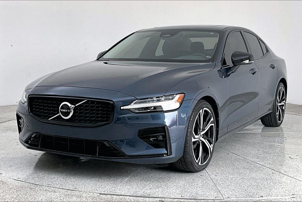 2024 Volvo S60 B5 Core Dark Theme
