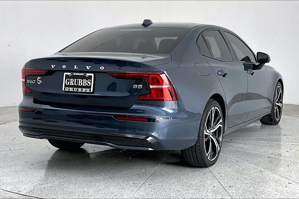 2024 Volvo S60 B5 Core Dark Theme