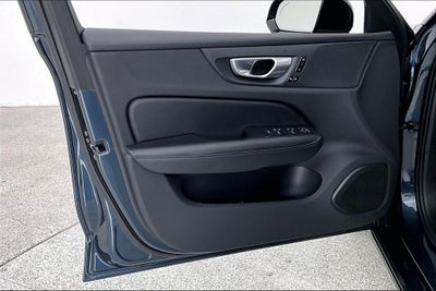 2024 Volvo S60 B5 Core Dark Theme