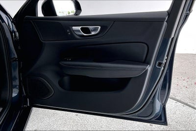 2024 Volvo S60 B5 Core Dark Theme