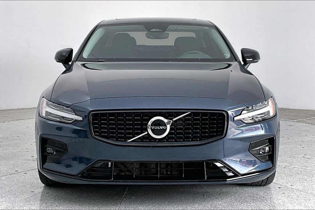 2024 Volvo S60 B5 Core Dark Theme