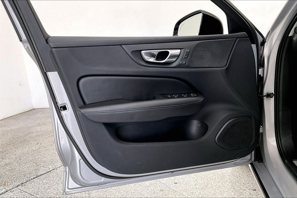 2024 Volvo S60 B5 Plus Dark Theme