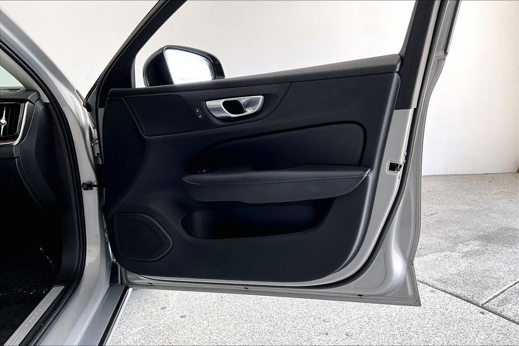 2024 Volvo S60 B5 Plus Dark Theme