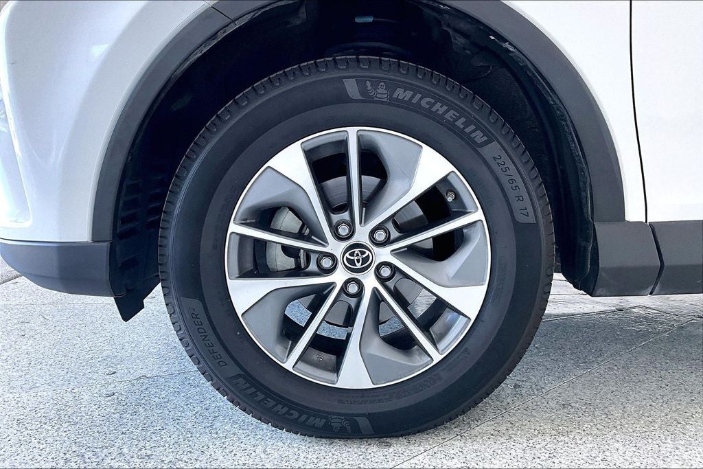 2017 Toyota RAV4 Hybrid XLE