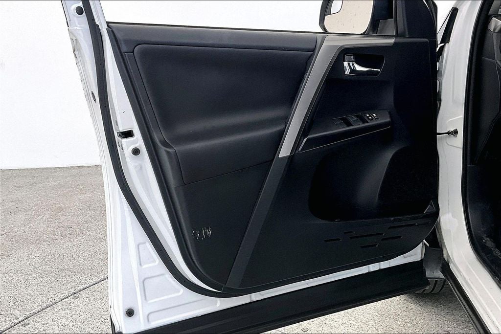2017 Toyota RAV4 Hybrid XLE