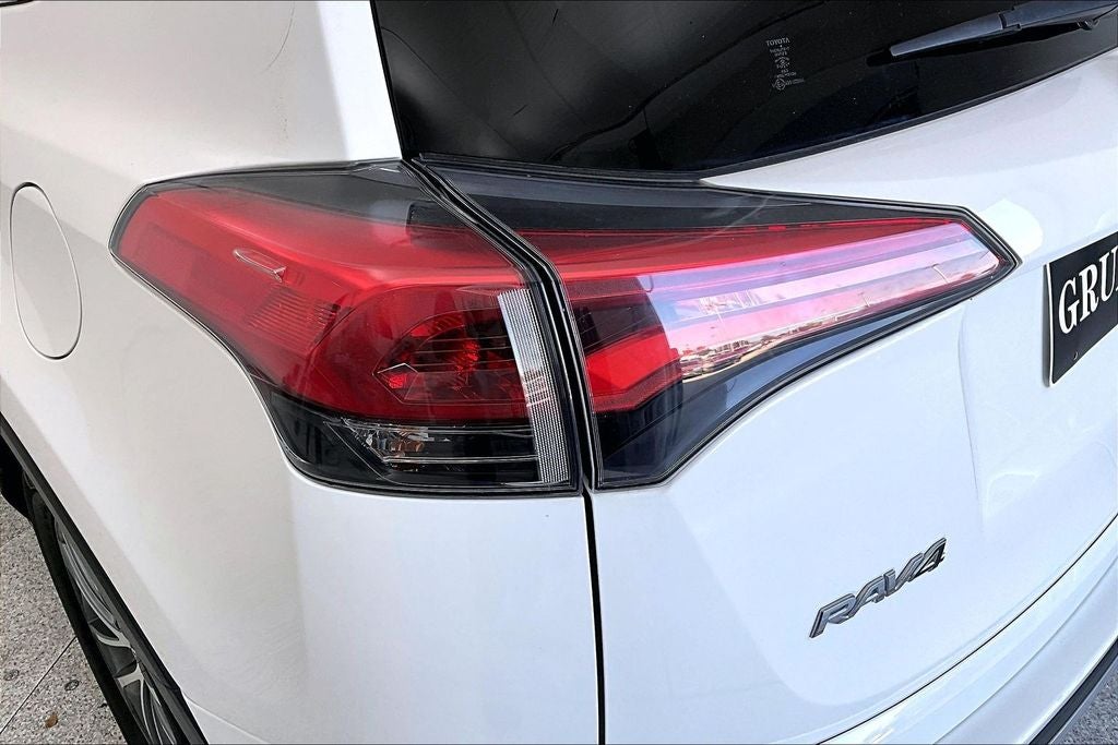 2017 Toyota RAV4 Hybrid XLE