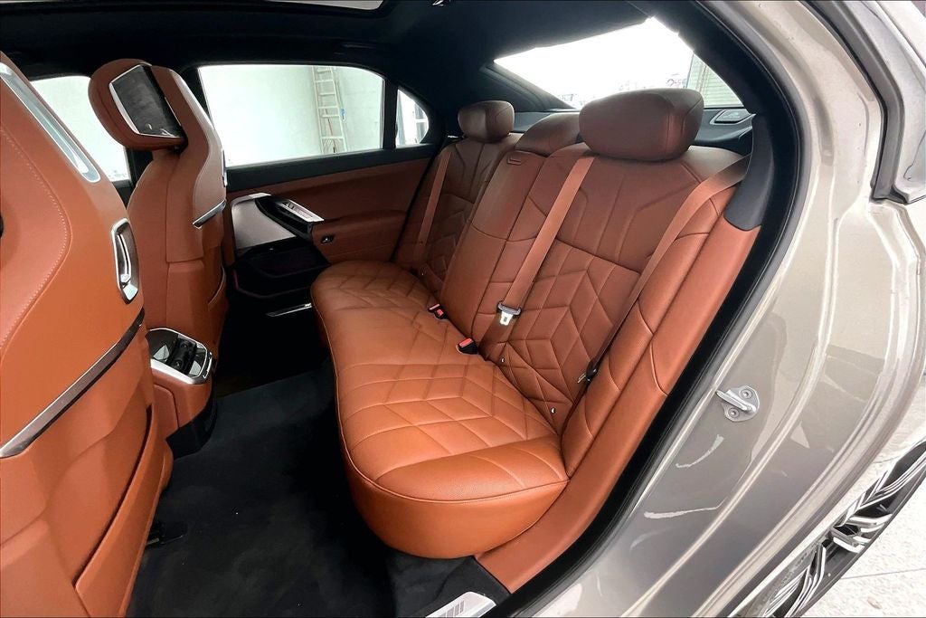 2025 BMW 7 Series 740i