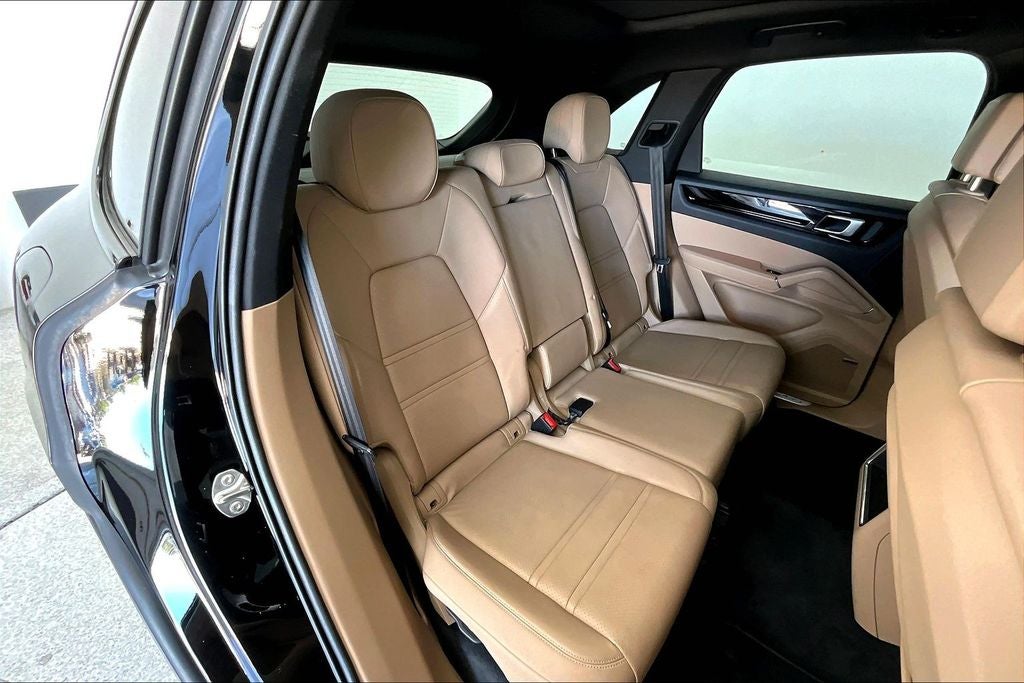 2022 Porsche Cayenne Base