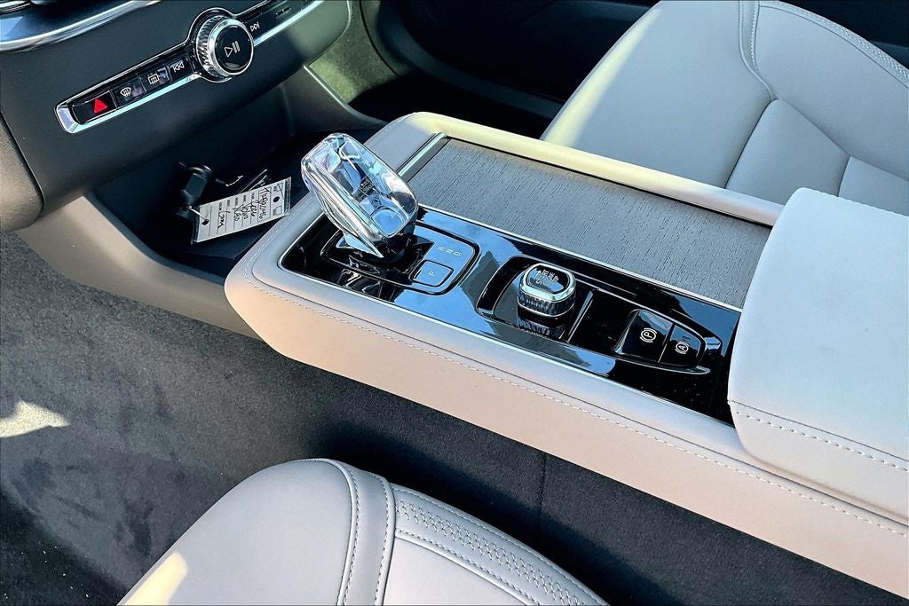 2026 Volvo XC90 B6 Plus 6-Seater