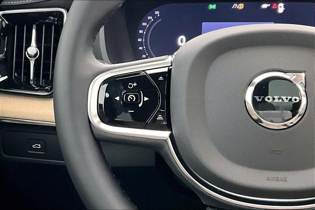 2027 Volvo XC90 B6 Plus 6-Seater