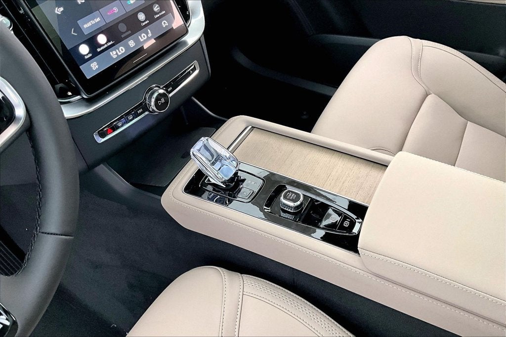 2027 Volvo XC90 B6 Plus 6-Seater