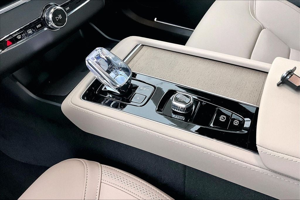 2026 Volvo XC90 B6 Plus 6-Seater