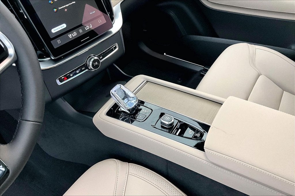 2027 Volvo XC90 B6 Plus 6-Seater