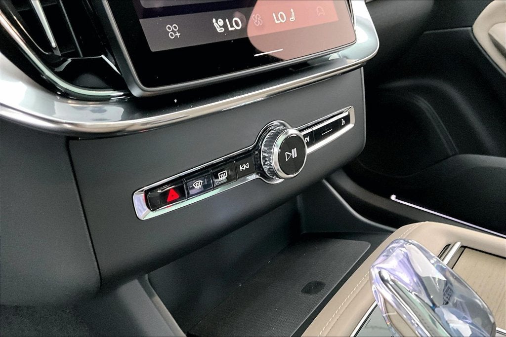 2027 Volvo XC90 B6 Plus 6-Seater