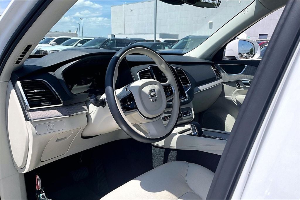 2025 Volvo XC90 B6 Plus 6-Seater