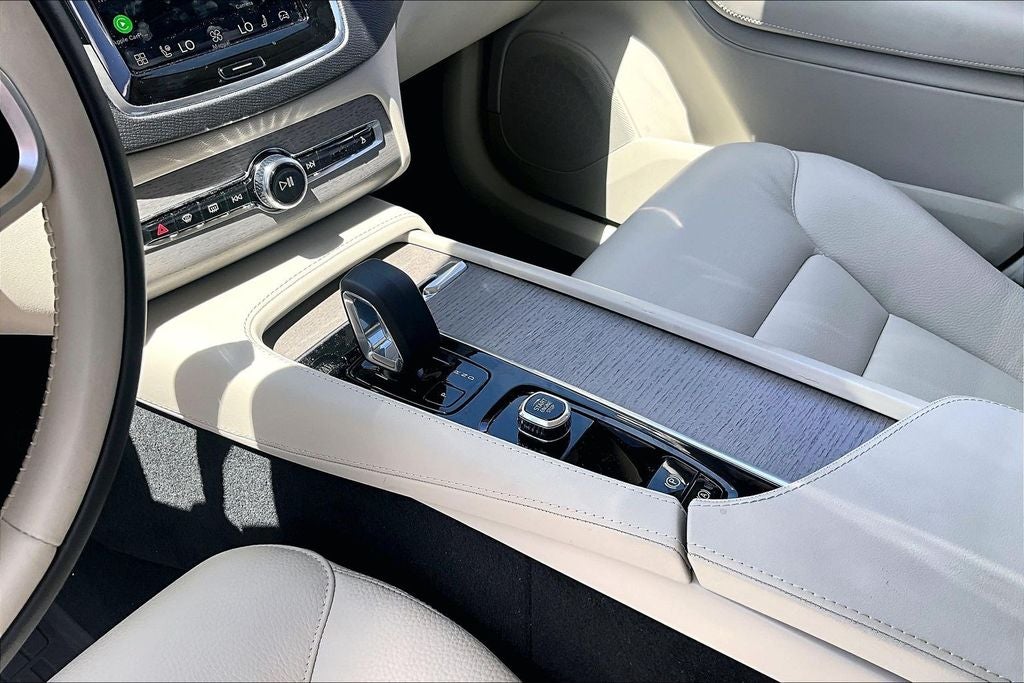 2025 Volvo XC90 B6 Plus 6-Seater