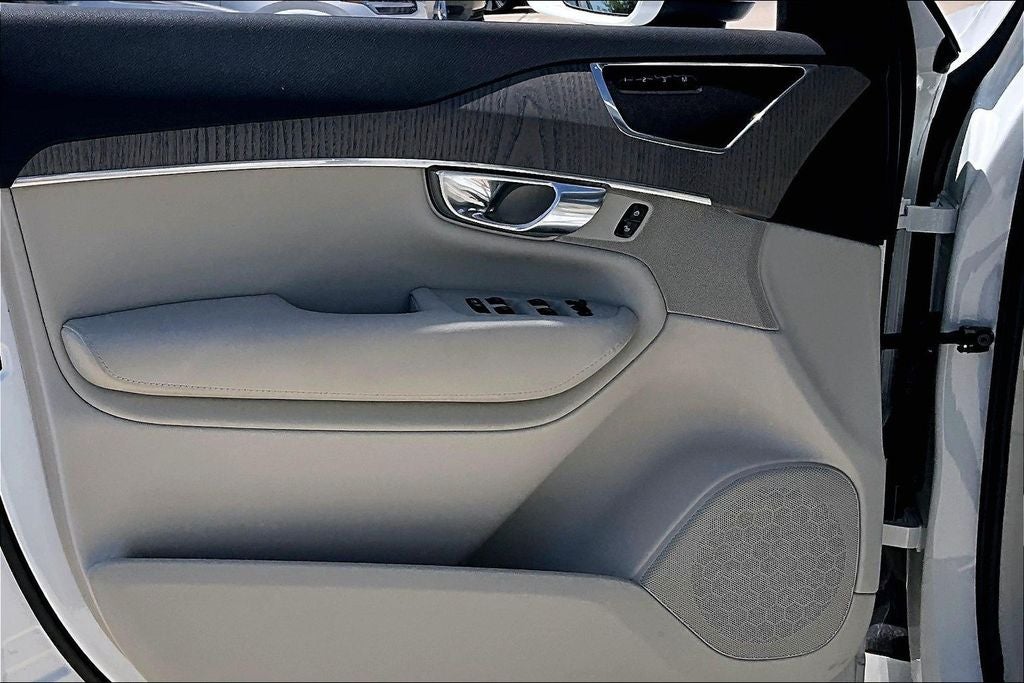 2025 Volvo XC90 B6 Plus 6-Seater