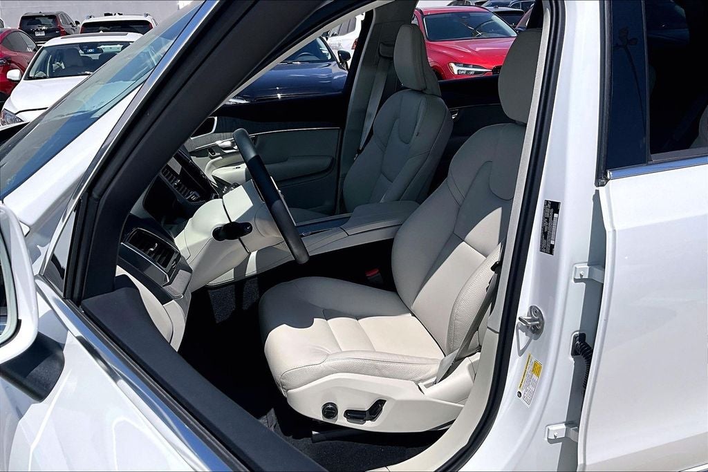 2025 Volvo XC90 B6 Plus 6-Seater