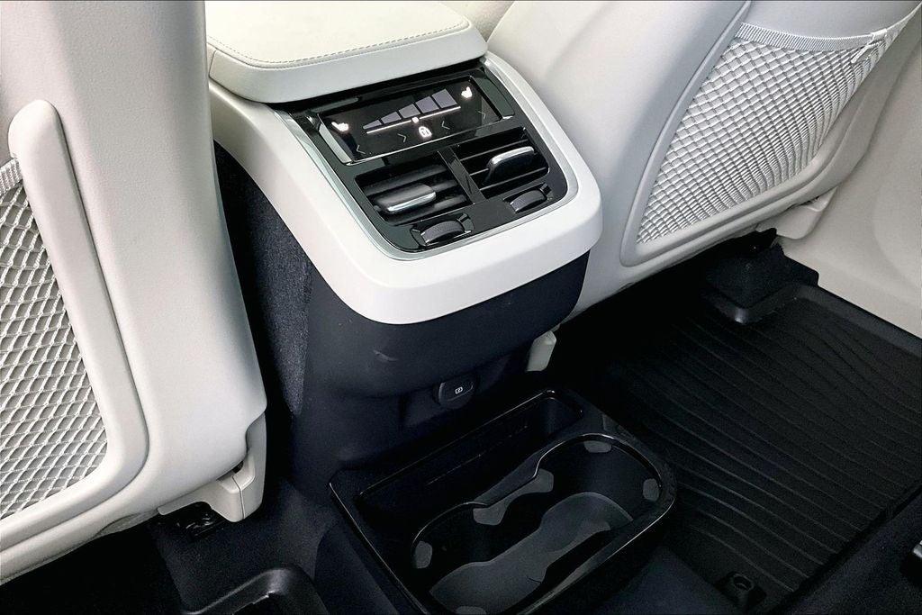 2025 Volvo XC90 B6 Plus 6-Seater