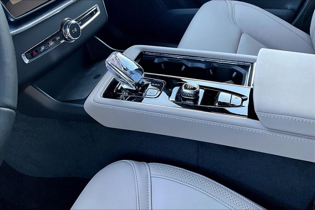 2026 Volvo XC90 B6 Plus 6-Seater