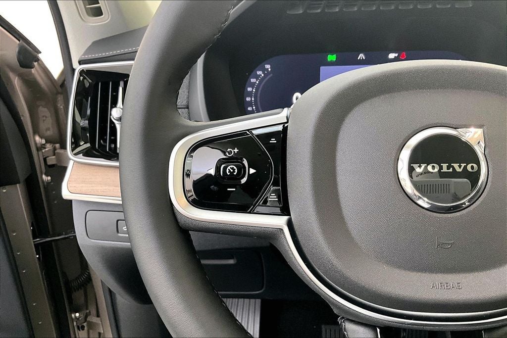 2026 Volvo XC90 B6 Plus 6-Seater