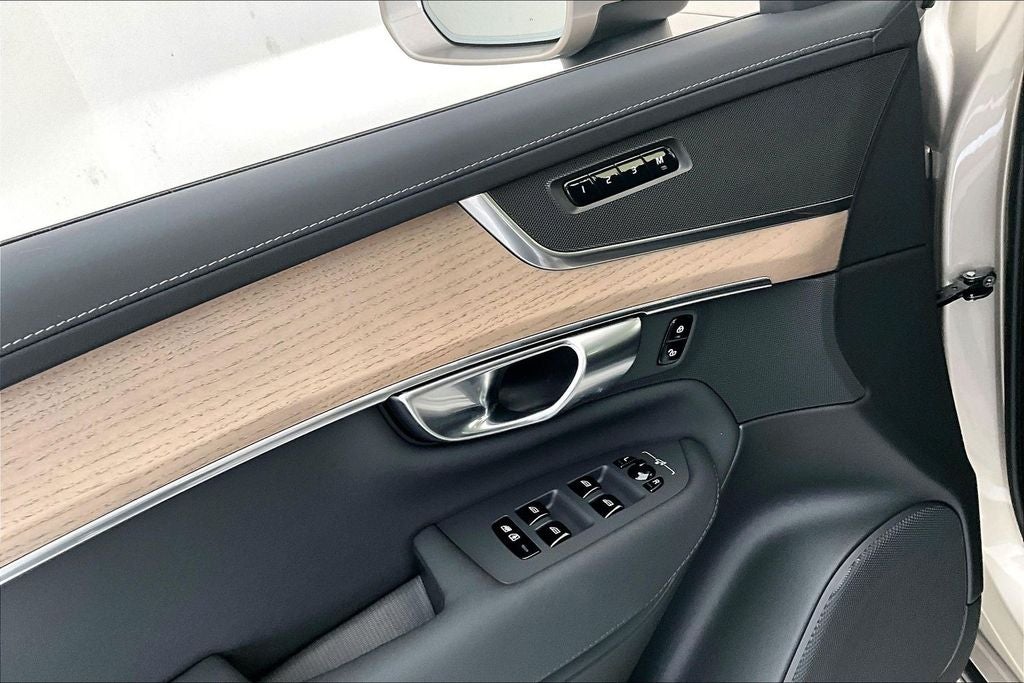 2026 Volvo XC90 B6 Plus 6-Seater