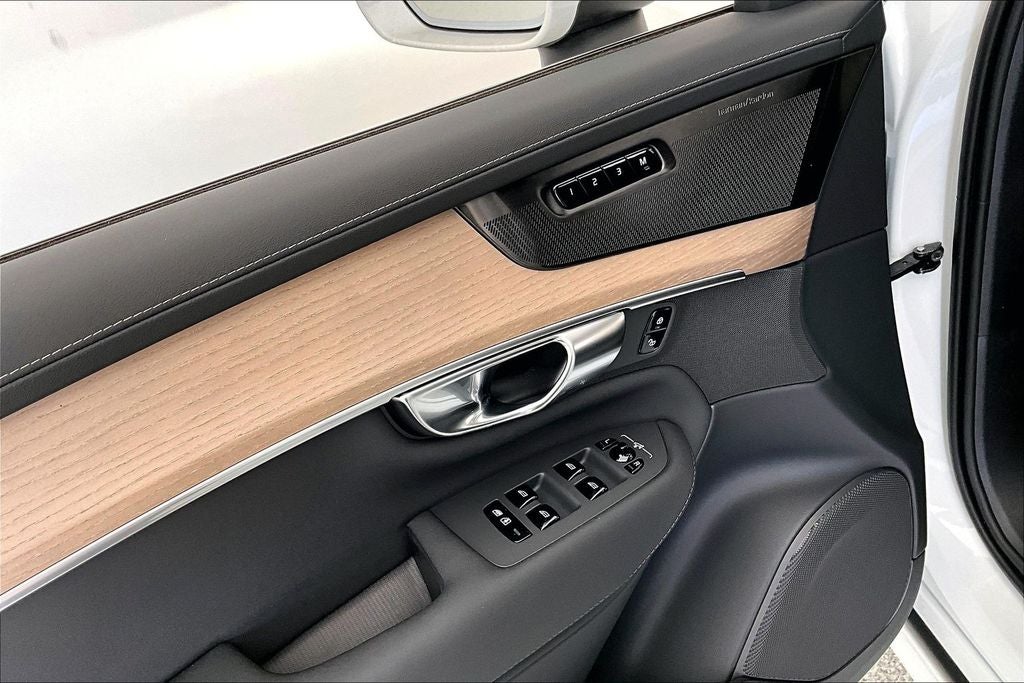 2026 Volvo XC90 B6 Plus 6-Seater