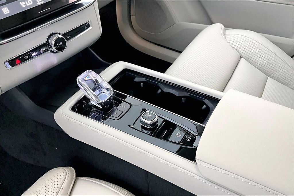2026 Volvo XC90 B6 Ultra