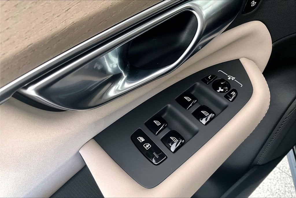 2027 Volvo XC90 B6 Plus 7-Seater
