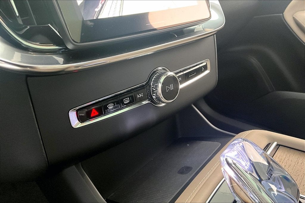 2027 Volvo XC90 B6 Plus 7-Seater