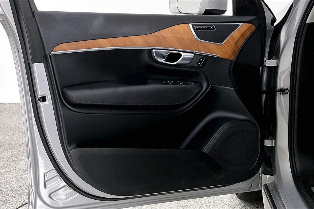 2024 Volvo XC90 B6 Plus Bright Theme