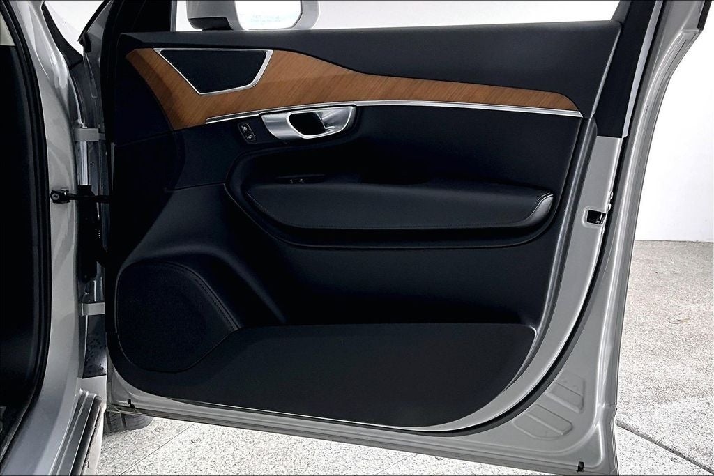 2024 Volvo XC90 B6 Plus Bright Theme
