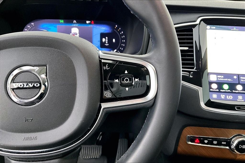 2024 Volvo XC90 B6 Plus Bright Theme