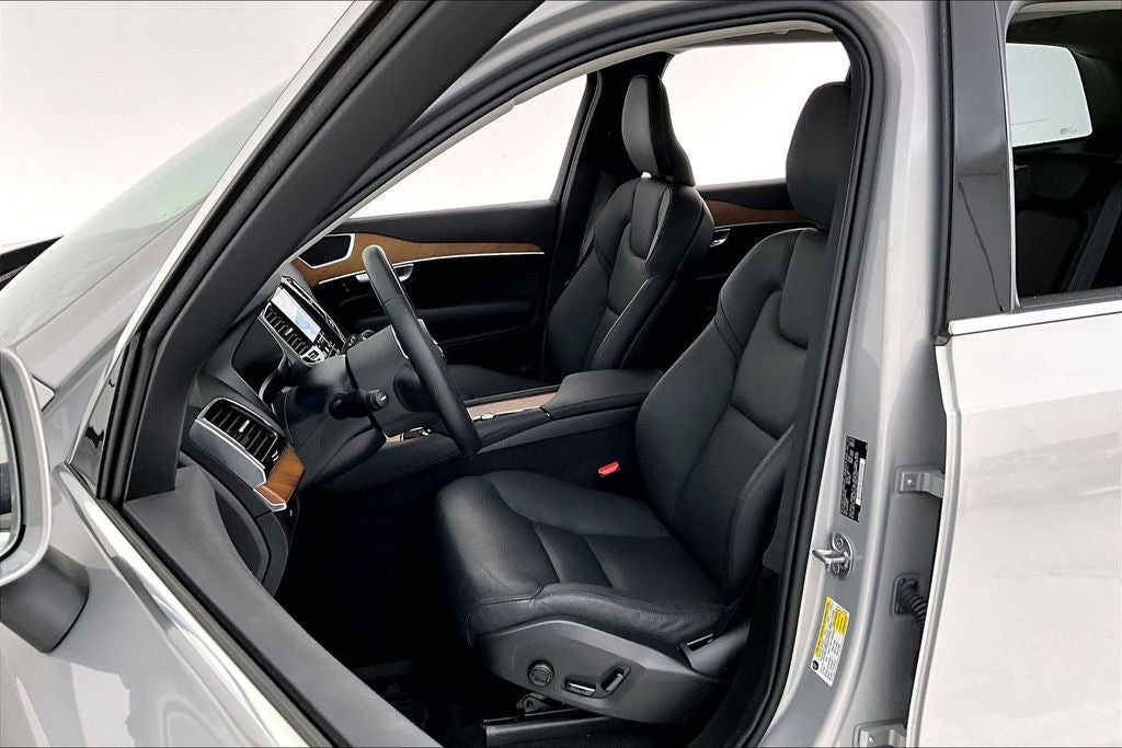 2024 Volvo XC90 B6 Plus Bright Theme