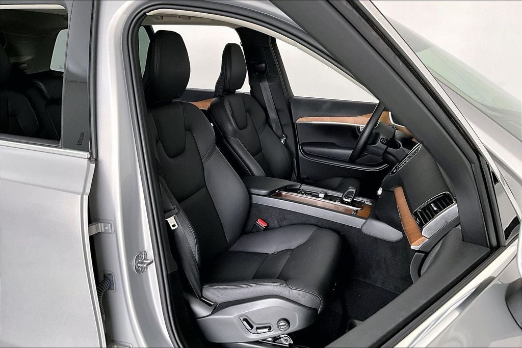 2024 Volvo XC90 B6 Plus Bright Theme