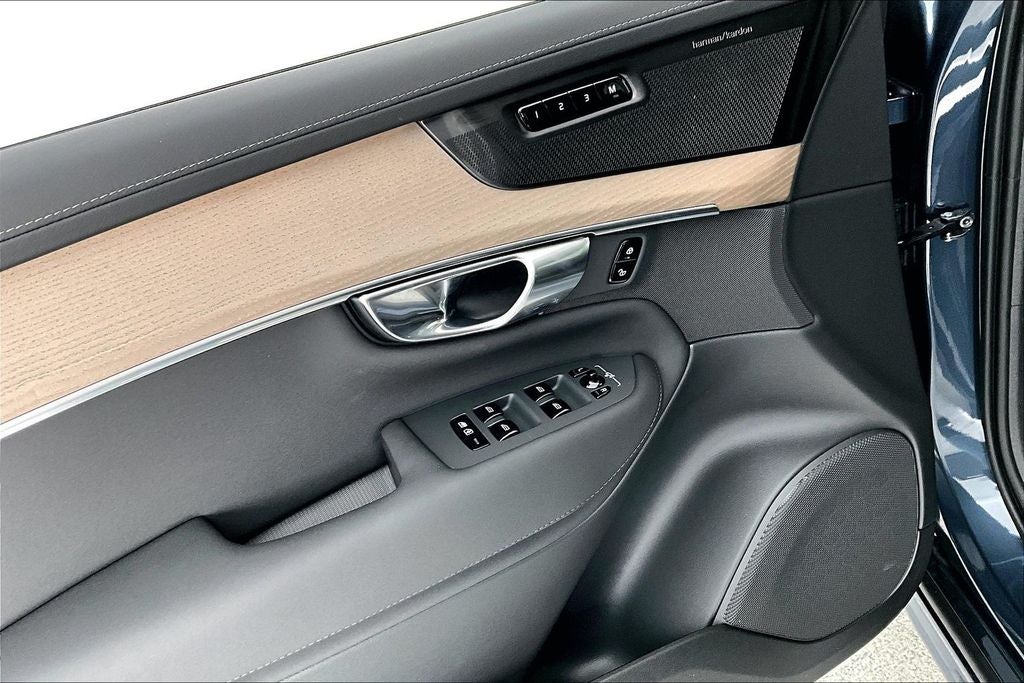 2026 Volvo XC90 B6 Plus 7-Seater