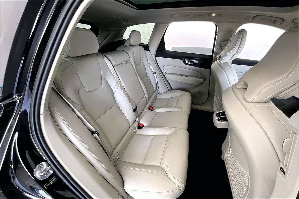 2023 Volvo XC60 B6 Ultimate Bright Theme
