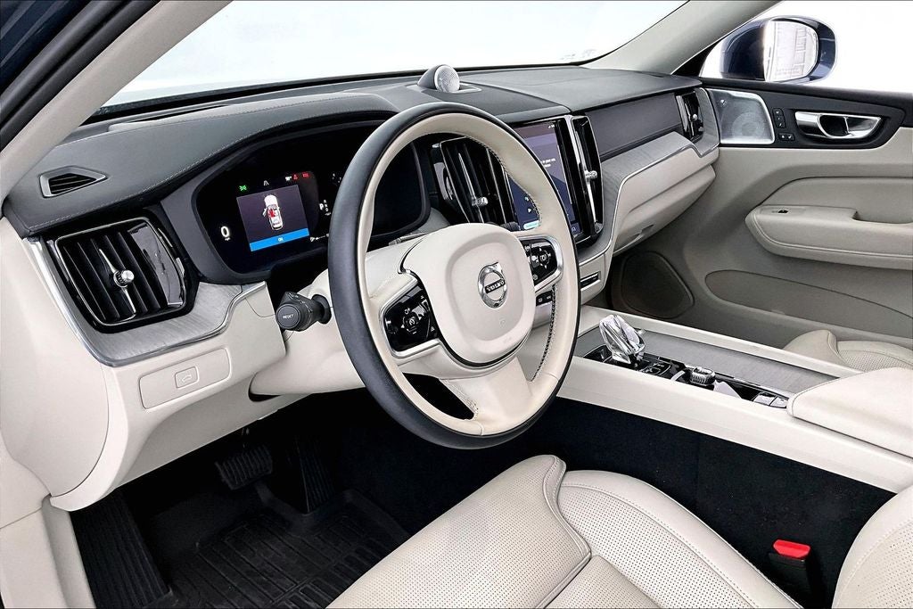 2023 Volvo XC60 B6 Ultimate Bright Theme