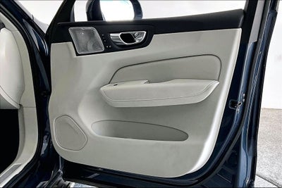 2023 Volvo XC60 B6 Ultimate Bright Theme