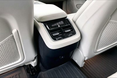 2023 Volvo XC60 B6 Ultimate Bright Theme