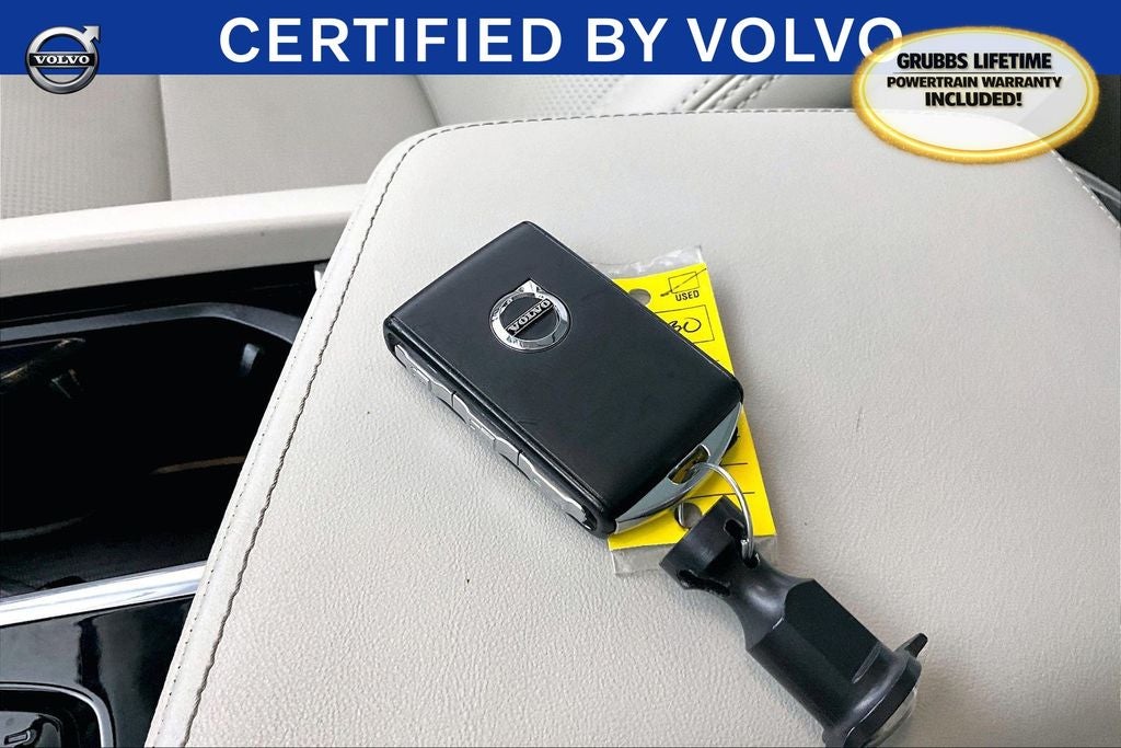 2023 Volvo XC60 B6 Ultimate Dark Theme