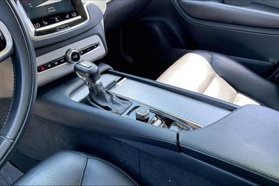 2021 Volvo XC90 T5 Momentum