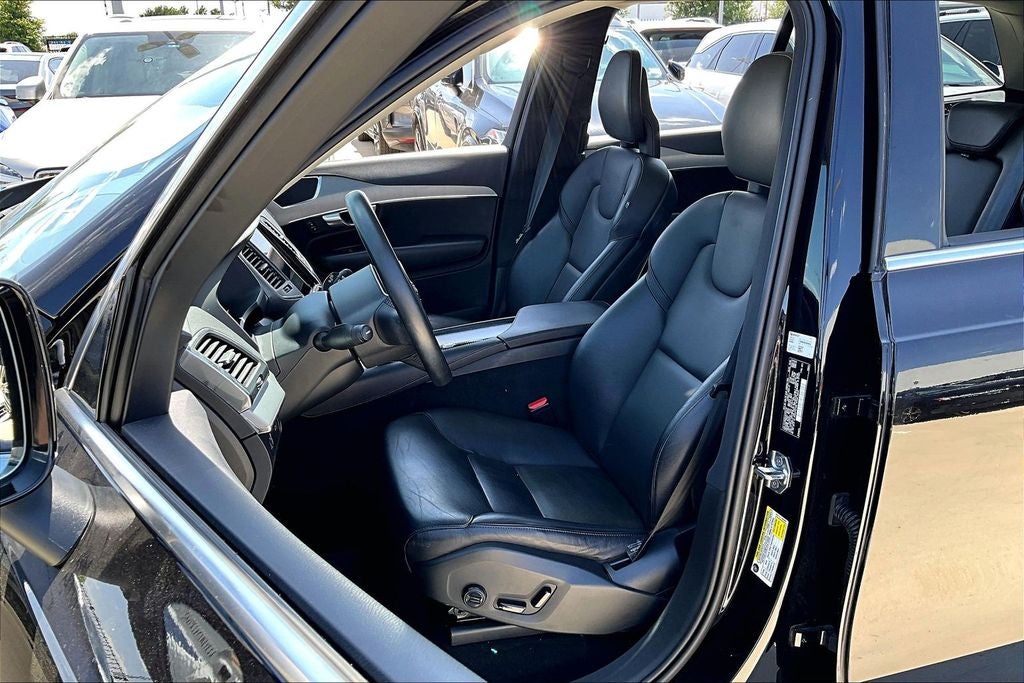 2021 Volvo XC90 T5 Momentum