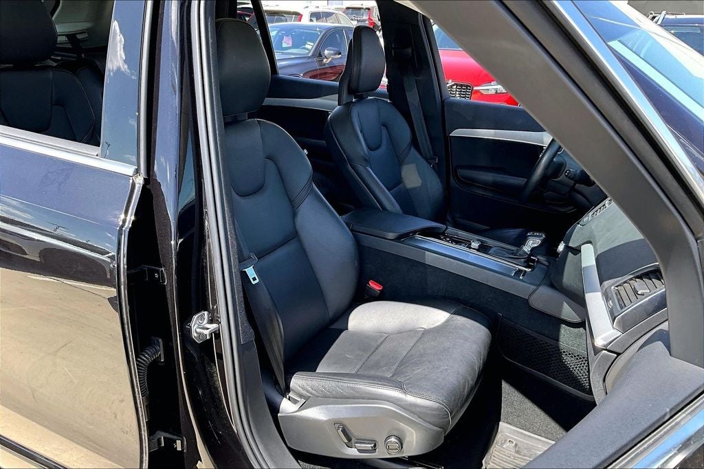 2021 Volvo XC90 T5 Momentum