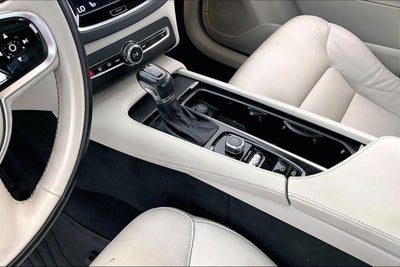 2020 Volvo XC90 T5 Momentum