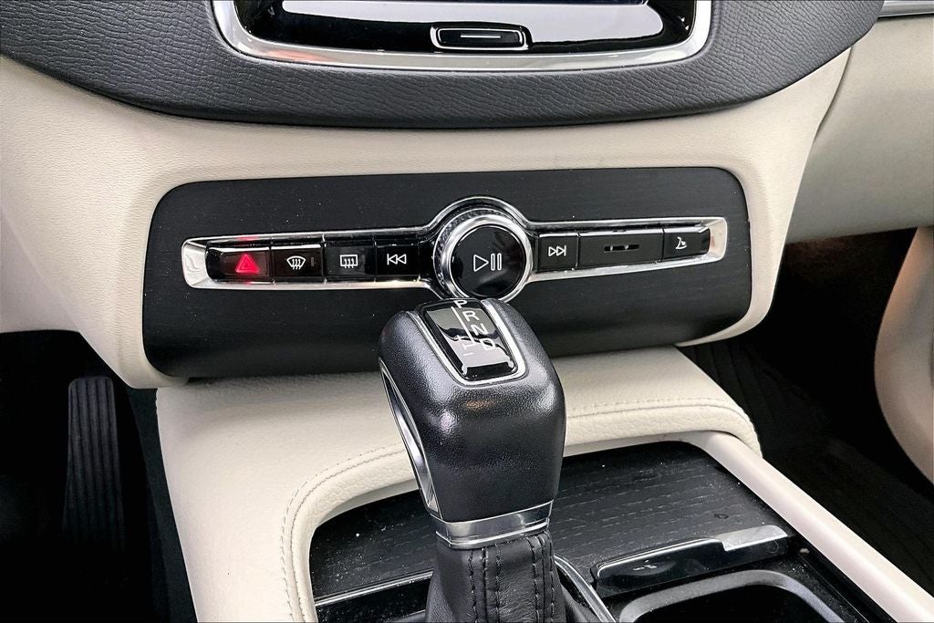 2020 Volvo XC90 T5 Momentum