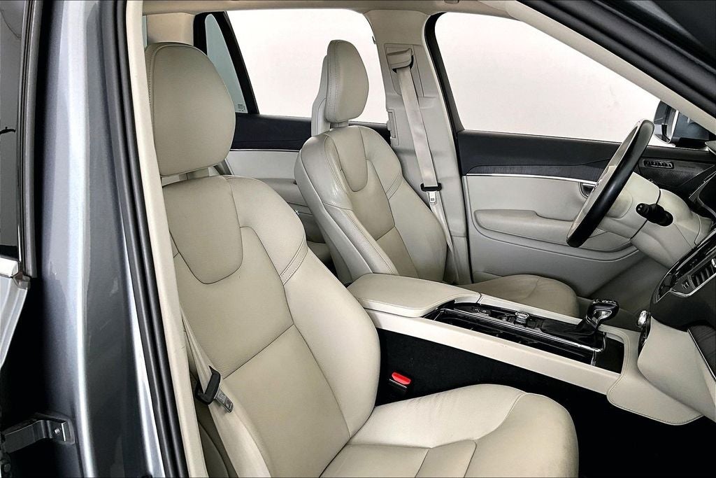 2020 Volvo XC90 T5 Momentum