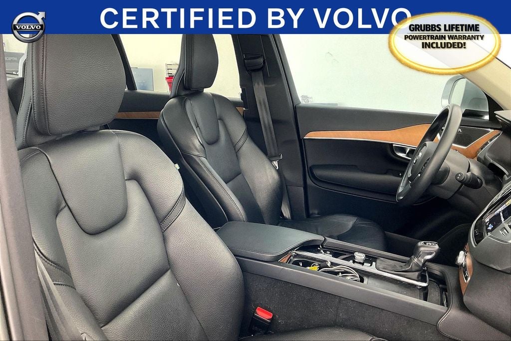 2022 Volvo XC90 T5 Momentum