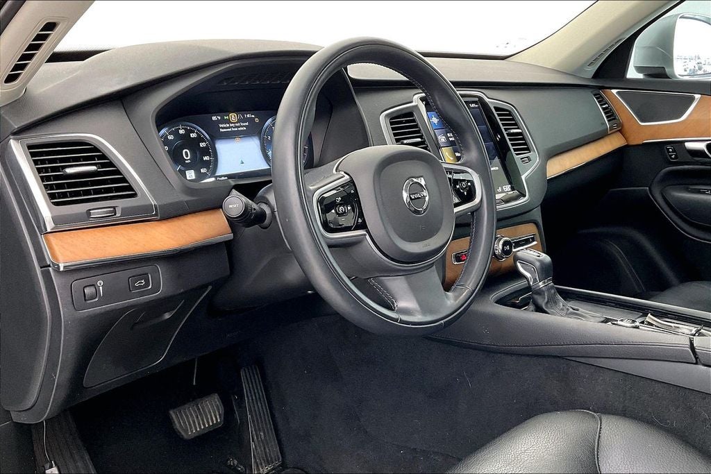 2022 Volvo XC90 T5 Momentum